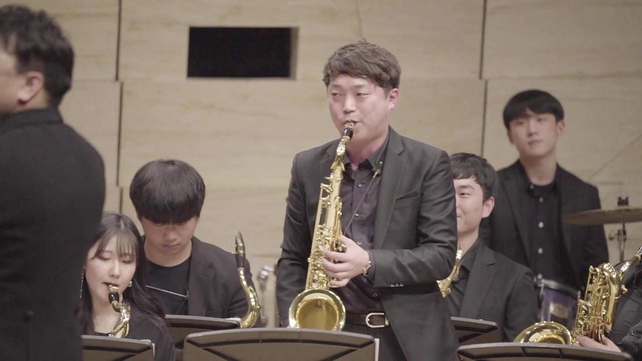 Queen, Bohemian Rhapsody (Queen Medley) / Korea Universal Saxophone Ensemble