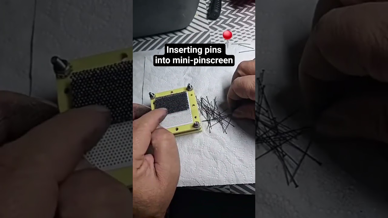 insertion des épingles dans un mini-écran d'épingles 