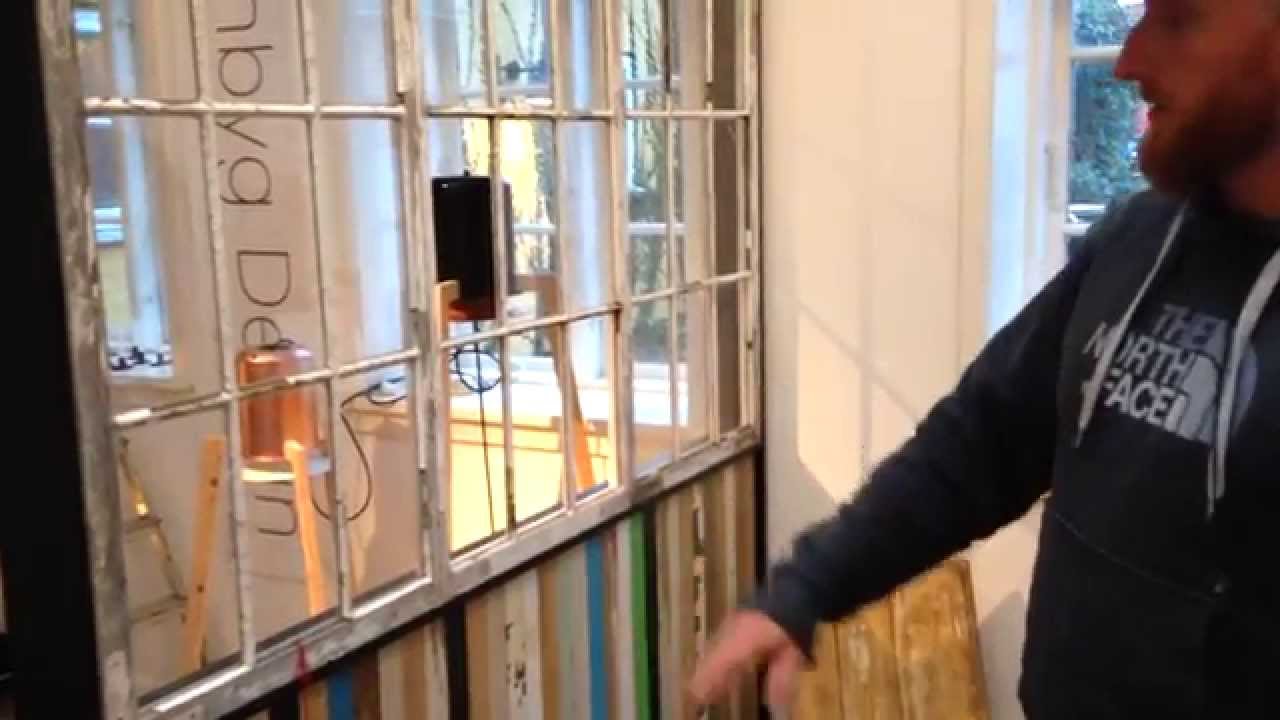Skillevæg af brugte vinduer og brædder youtube Kurvestole