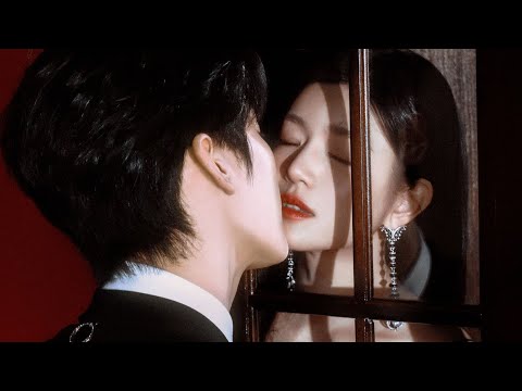 🦋狼狗弟弟小算盤藏不住了！賴在姊姊家過夜偏不走，偷穿軟萌睡裙鑽進被窩黏人求圓房！#陈妍希#周柯宇 #剧情  #狙击蝴蝶