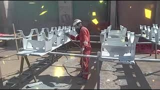 මොණර කොළ  වලට  පාට සමනැල්ලු හිනැහිලා