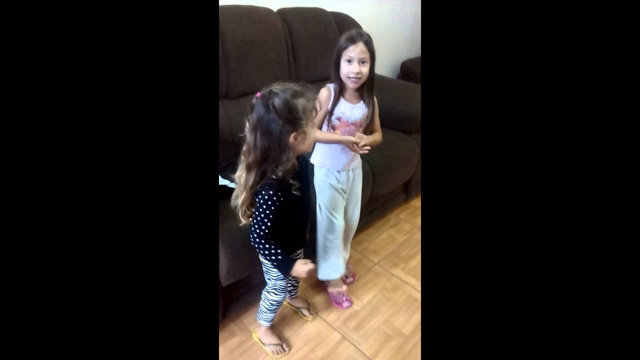 Minha filha e minha sublinha louvando..