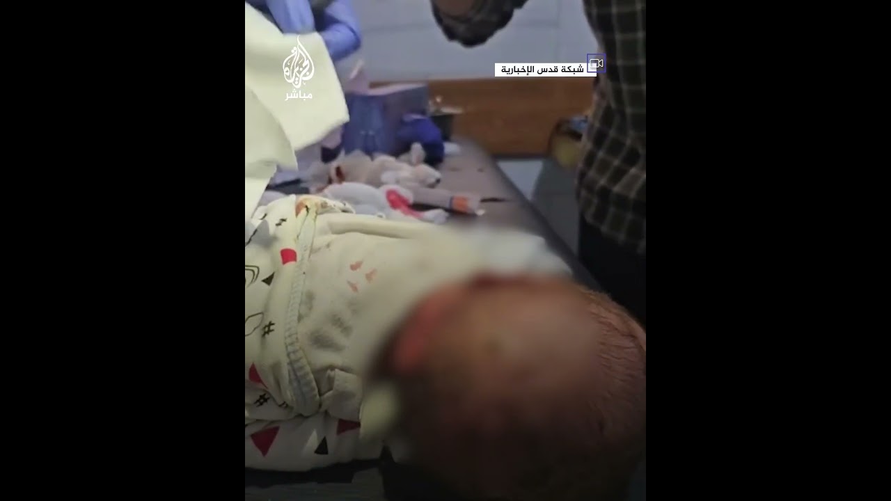 رضيعة فلسطينية وُلدت فجراً ثم أصيبت باستهداف للاحتلال على بيت لاهيا