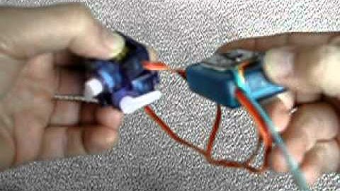 2 Servo control with Wii Nunchuck accelerometer and Arduino compatible JeonLab mini