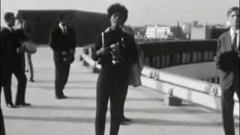 Dionne Warwick   Walk on by 1964