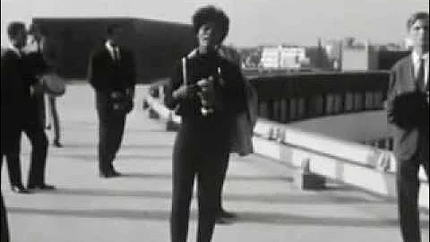 Dionne Warwick   Walk on by 1964