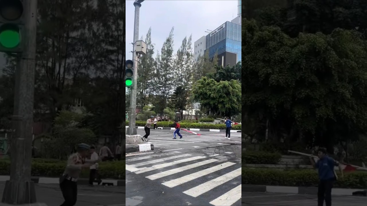 ANAK STM DIKEJAR POLISI SAAT DEMO 