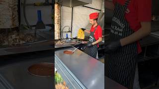 K.maraş Çınar Ocakbaşında Özel Soslu Ekmeğe Bol Kepçe Tavuk Döner Dürüm…😎😎