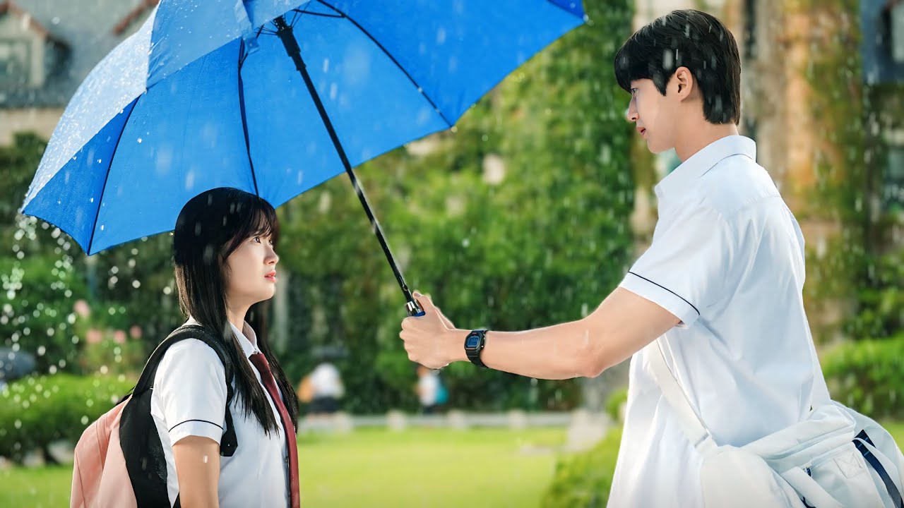 Gabadhi quruxda badan waxay jeclatey wiilka ugu maskiinsan ee iskuulka