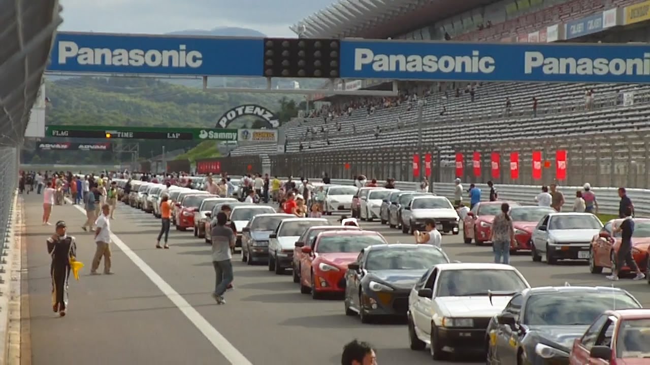 Toyota 86 parade at Fuji Speedway 86 Style 2012