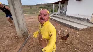 Leôncio Derrama Tinta Amarela No Pililiu