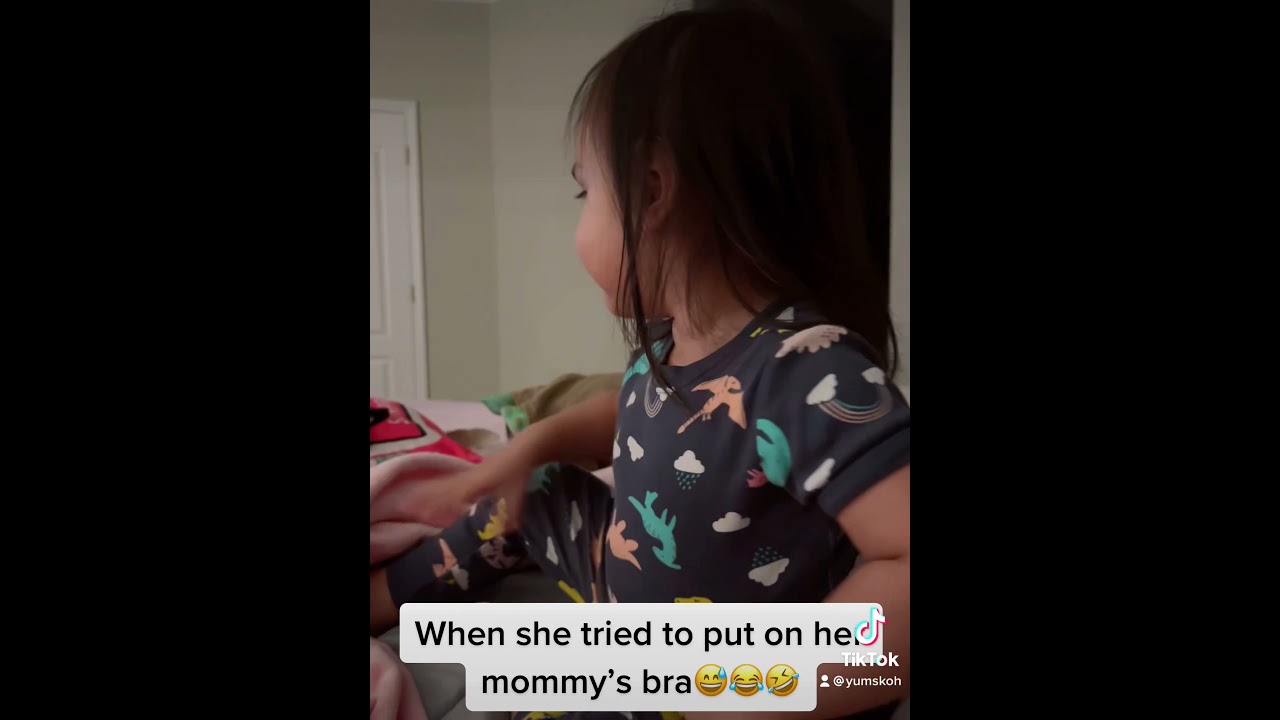 She tried to put on her mom’s bra😅😂🤣 