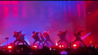 The screams of the public when skz showed up - Expo Dubai 2020