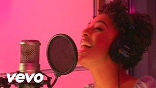 Video thumbnail of "Corinne Bailey Rae - Put Your Records On (Paris Session)"
