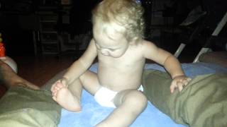 Izabella Lee Rosaly inspects her boo boo Content