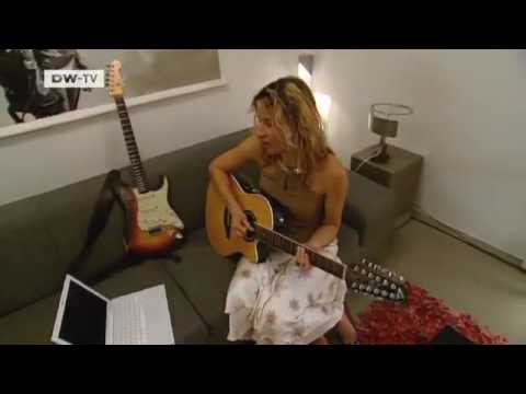 Serbian guitarist Ana Popovic | euromaxx