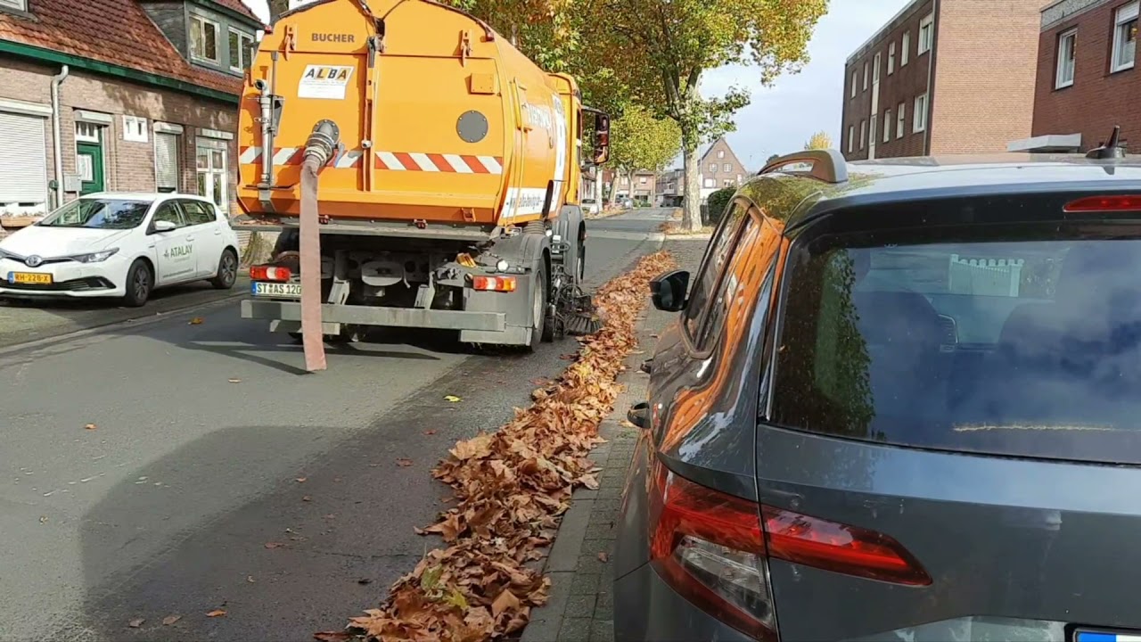 Straßenkehrmaschine in Gronau. 27.10.21