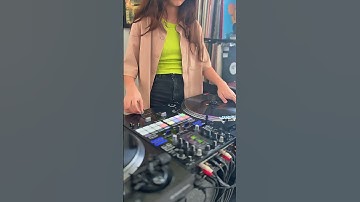 Thumbnail of Freestyle Scratching 🔥 #djmichelle #scratchdj #scratch