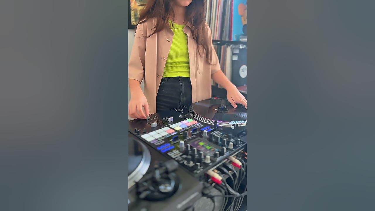 Freestyle Scratching 🔥 #djmichelle #scratchdj #scratch
