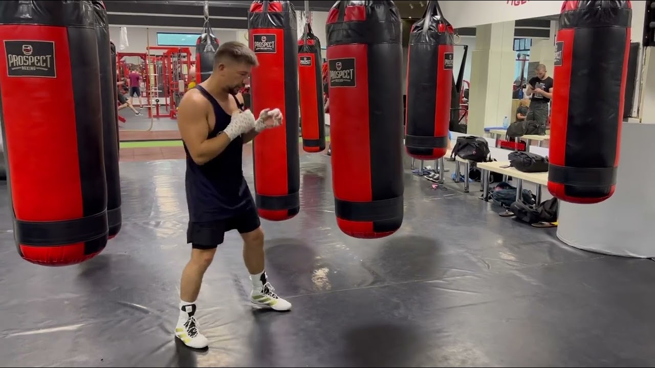 Как нокаутировать соперника без замаха одним предплечьем?