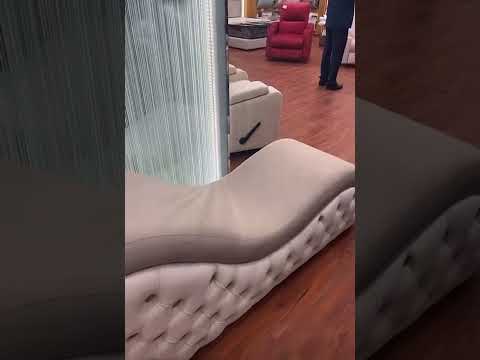 فيديو: هل الأريكة كرسي؟
