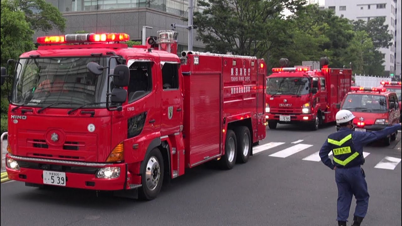 火災現場へ!!東京消防庁ハイパーレスキュー 無人走行放水車デュアルファイタードラゴン 大型化学車 第八本部消防救助機動部隊 多数の消防車が消火活動 Fire Engine Responding