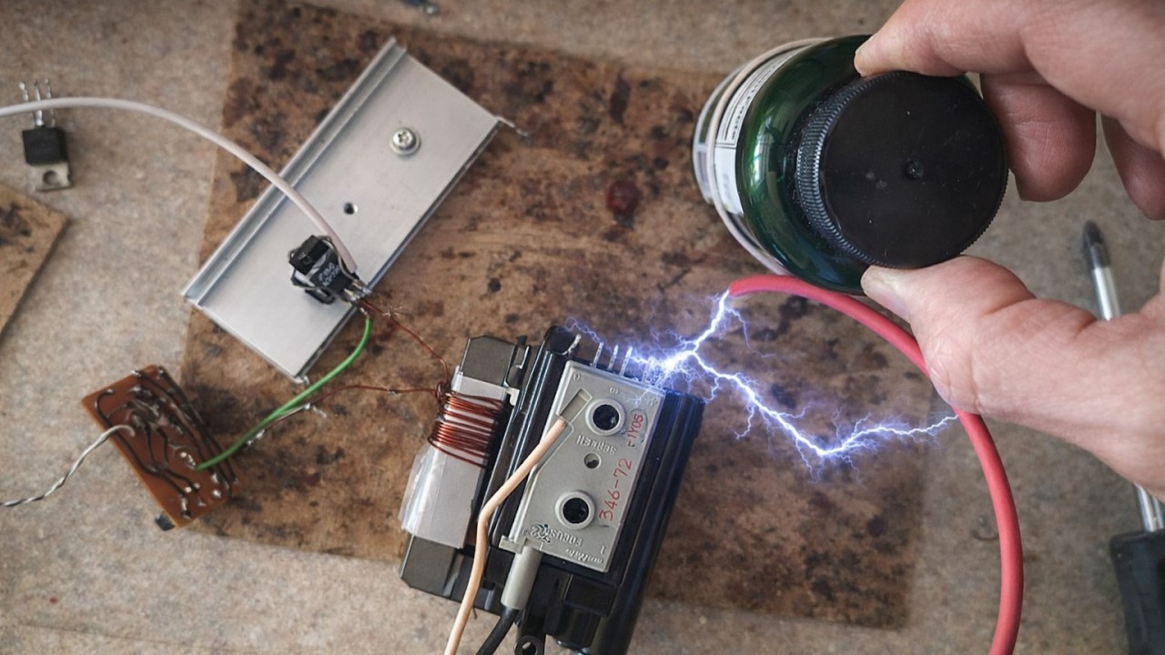 Как СКВАЖНОСТЬЮ вогнать СТРОЧНЫЙ трансформатор в резонанс