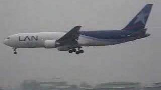 Boeing 767-300ERF LAN Cargo landing on Santiago de Chile