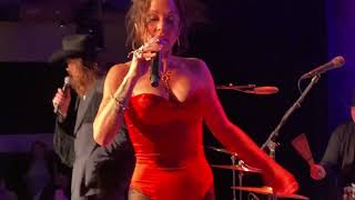 Celebrity Amanda Shires - Great Balls Of Fire w/ Honey Harper @ SPACE 11/5/22 Net Worth