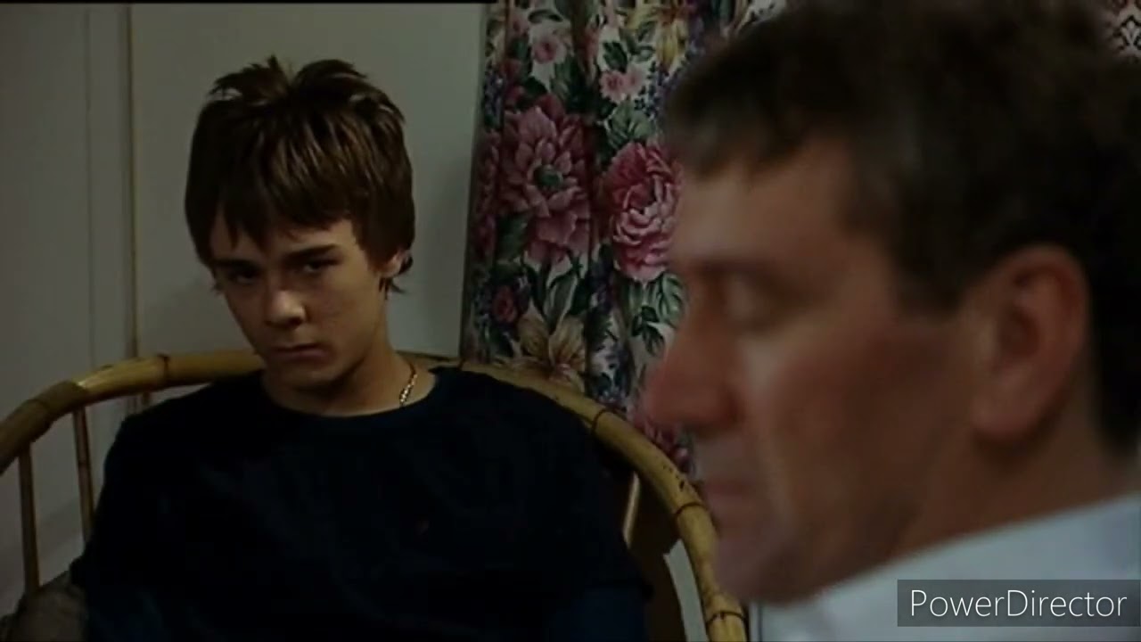 Classic Coronation Street - Phil Nail Grabs David Against The Wall/Gail Slaps David (9/1/2006*OD)