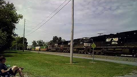 NS 7514 leads an intermodal train in Walnuttown, PA with a boxcar (212)