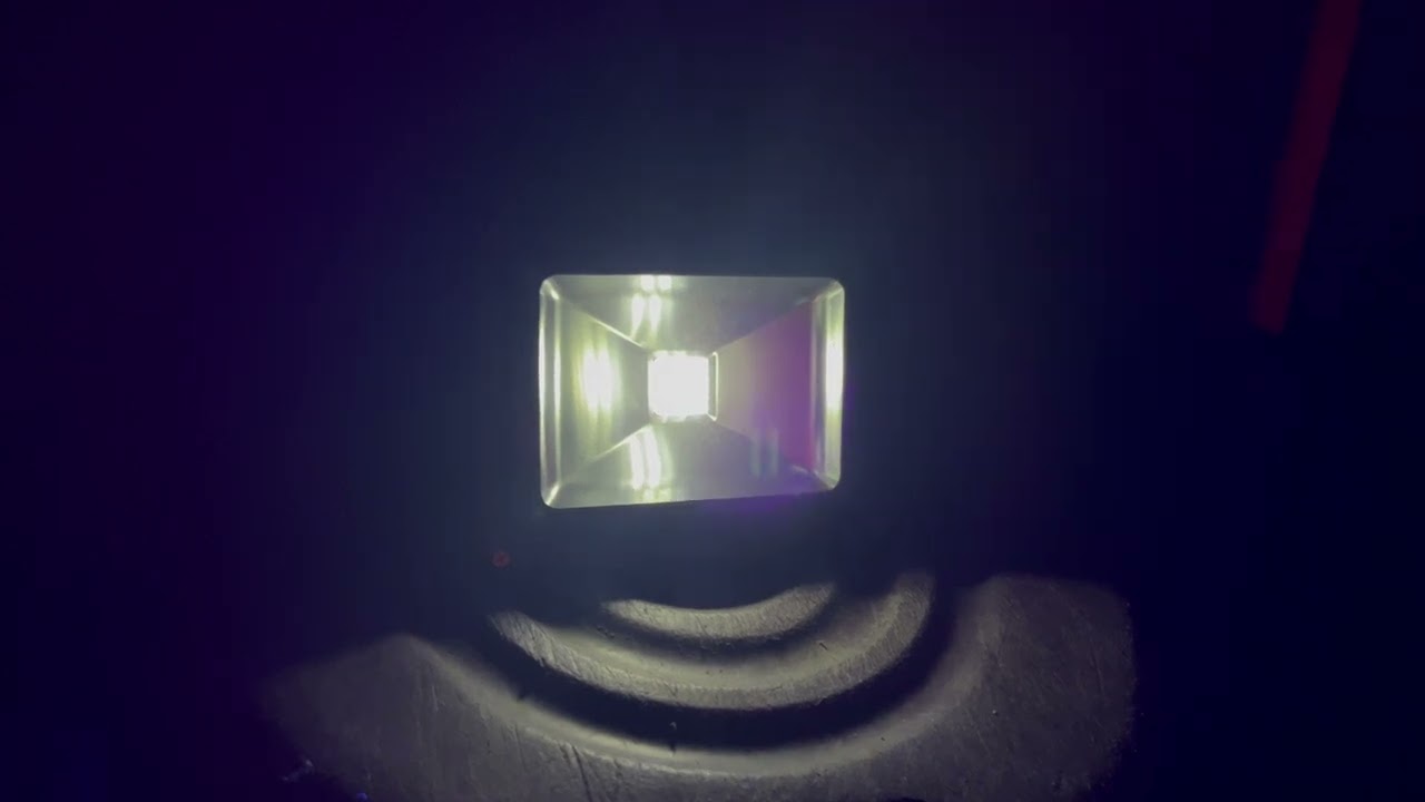 How Blacklights Work- The physics behind the glow