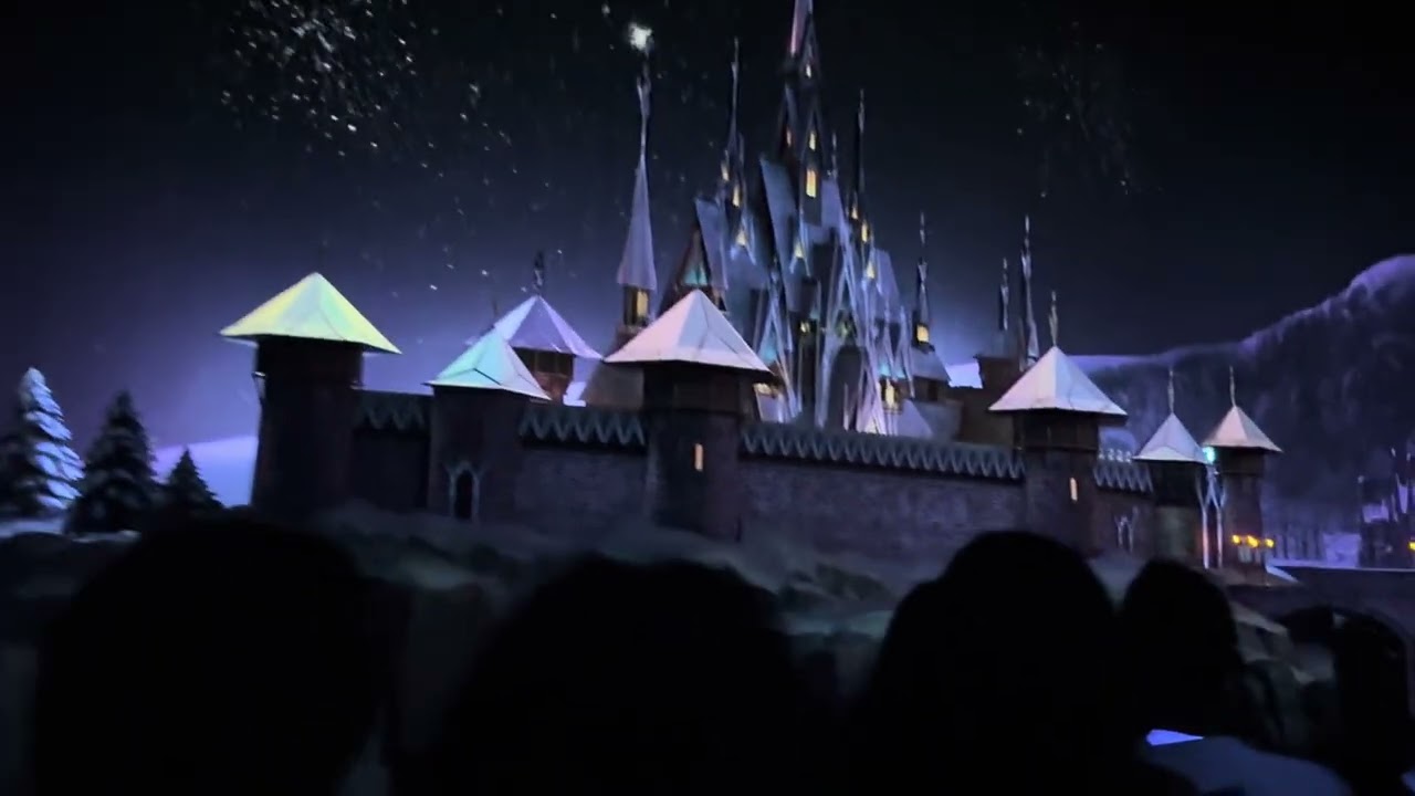 Frozen - Disneyland Hong Kong Roller coaster with bela and kris 