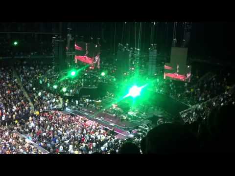 Bruce Springsteen - Santa Claus is Coming to Town - Kansas City 11/17/2012 - full song
