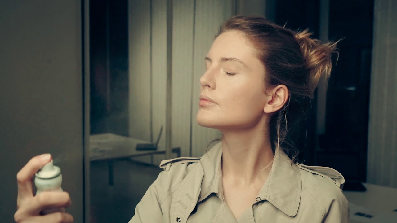 Brumisateur® evian® Facial Spray - Uso #1: la mattina per il risveglio della pelle