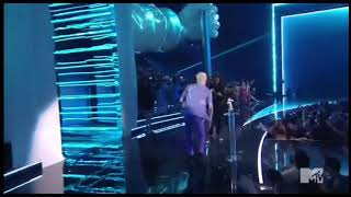 MGK wins @MTV VMAS 2021