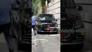 WOW! #KingKhan #shahrukhkhan has now added yet another beauty to his collection of stunning cars 😊🚘🧑