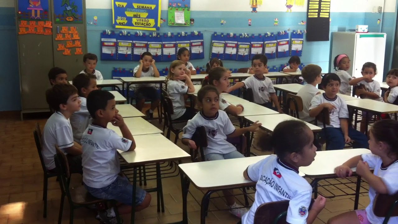 Júlia na escolinha YouTube Júlia na escolinha YouTube