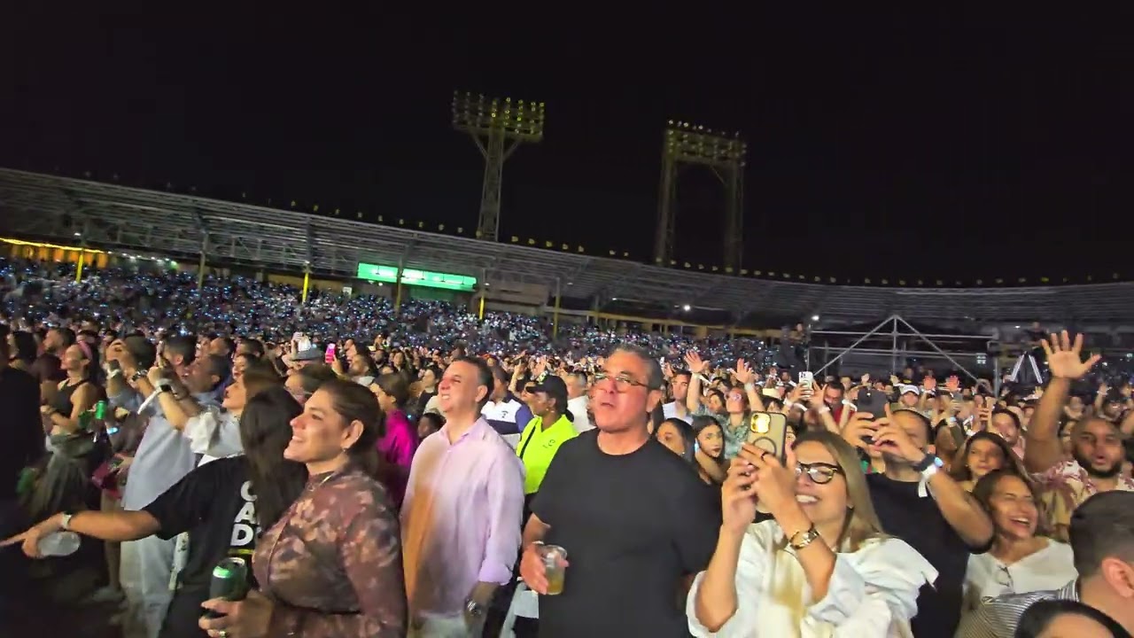Juan Luis Guerra  Santiago en Coche