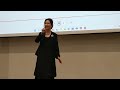 Amira Chun kantas "Loĝos mi en Verda Mondo"