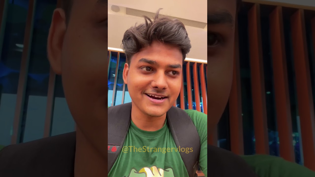 India’s first Apple Store in jio world to much crowd there😯😯😯😯😯😯