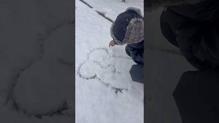 アレを雪に描いた男が話題に!?