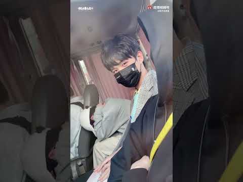 2021/04/09 錄音下班 就算一晚沒睡還是跟紫薇星互動