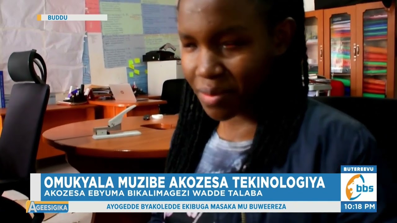 Wuuno Omukyala Muzibe Akozesa Kompyuta, Akubirizza Abakyala Abaliko Obulemu Obutenyooma