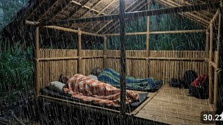 Download Lagu camping hujan deras tidur kehujanan dan kedinginan didalam pondok hutan belantara di terjang badai MP3