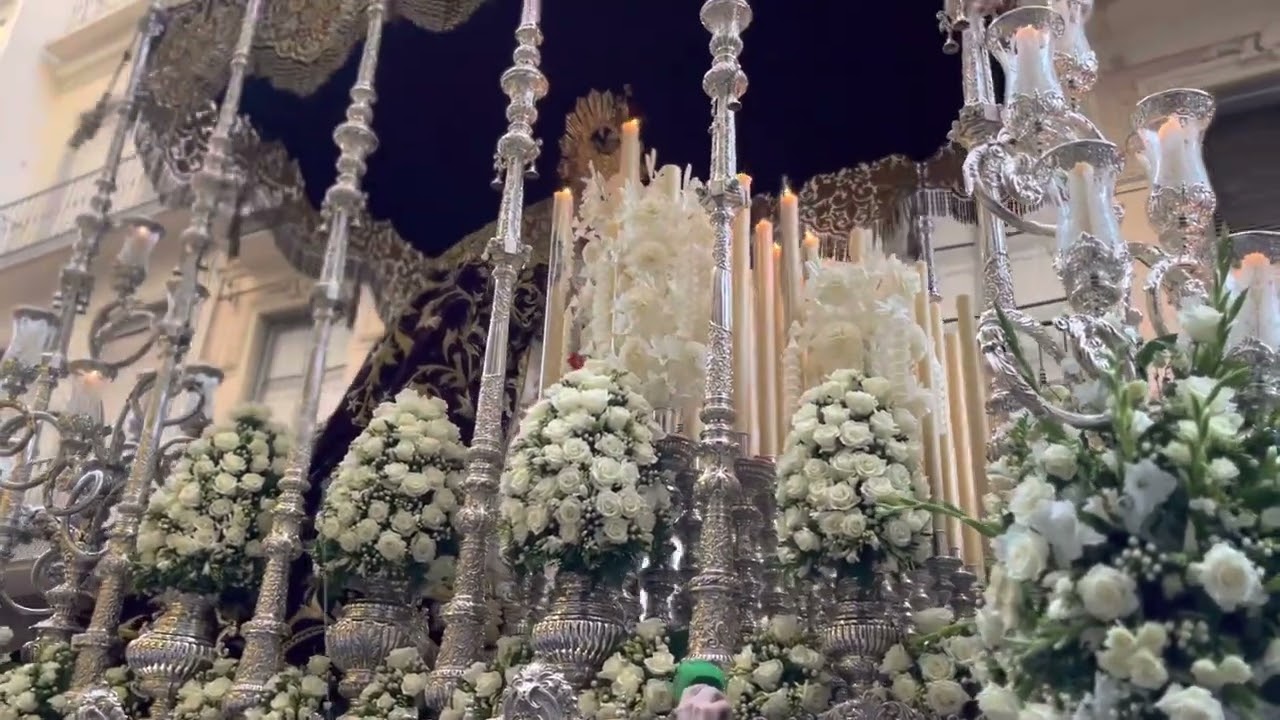 Virgen de la Salud en calle Nueva 2022 (Málaga - Domingo de Ramos) - BM La Paz