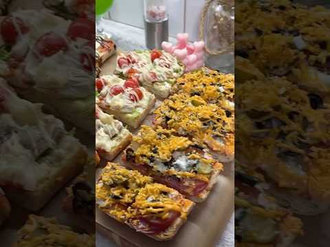 А вы чем кормите подружек?) #брускетта #рецепты #капрезе #цезарь