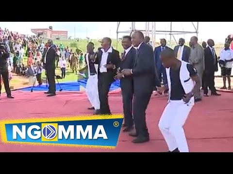 kasolo-makes-president-uhuru-kenyatta-dance-at-machakos