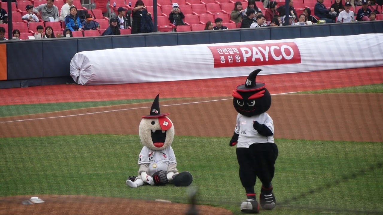 180401 kt위즈 vs 두산 수원 경기, 싸우고 화해한 빅또리