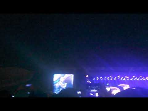 أول يوم في البعد لما تبات مجروح والأحلام بتروح إحساسك وحبيبك سايبك زي طلوع الروح 